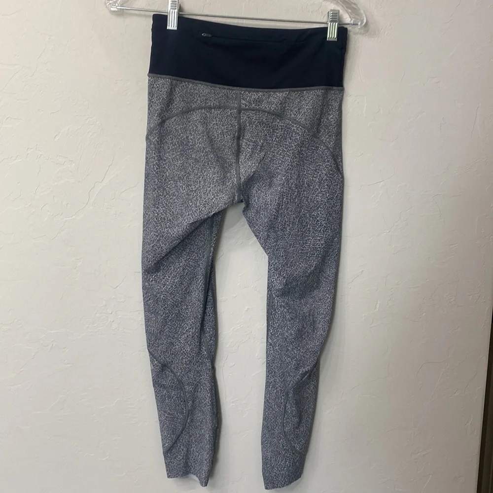 Lululemon black and grey crop leggings size 6